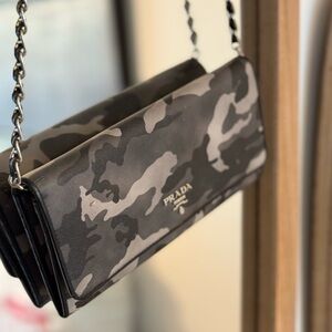 Prada Authentic Saffiano Print Metal Oro Chain Wallet Marmo Dis Camouflage